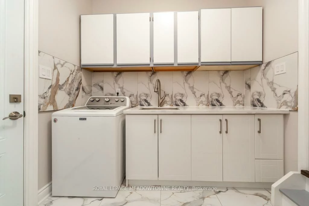 328, Bristol, Hurontario, Mississauga