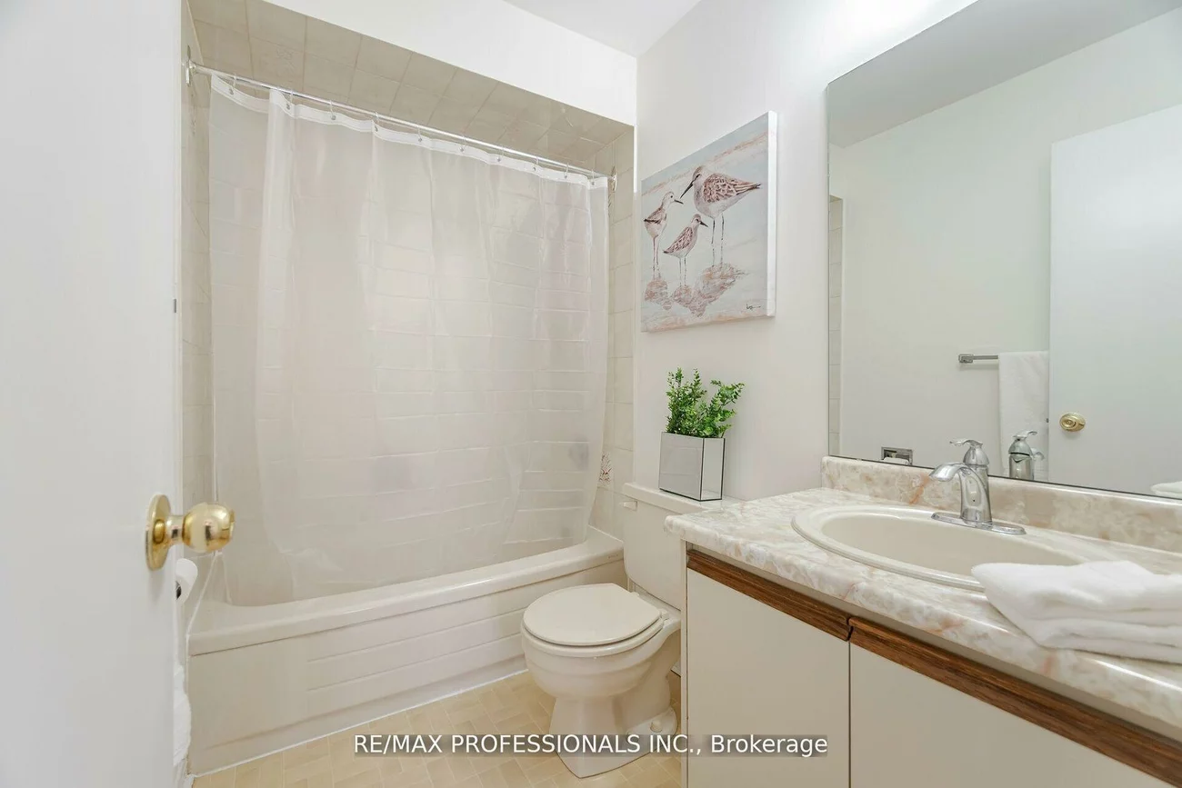 141, Kingsbridge Garden, Hurontario, Mississauga