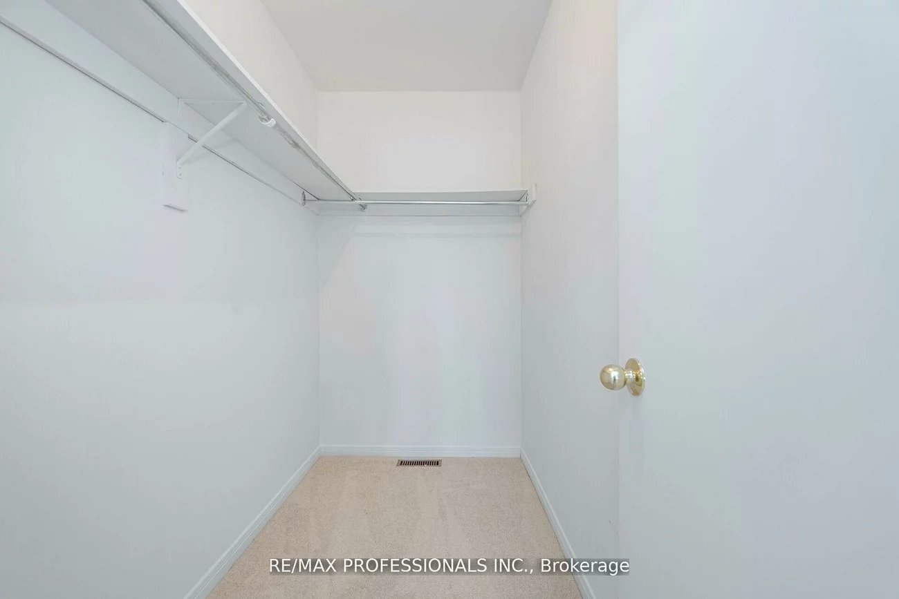 141, Kingsbridge Garden, Hurontario, Mississauga
