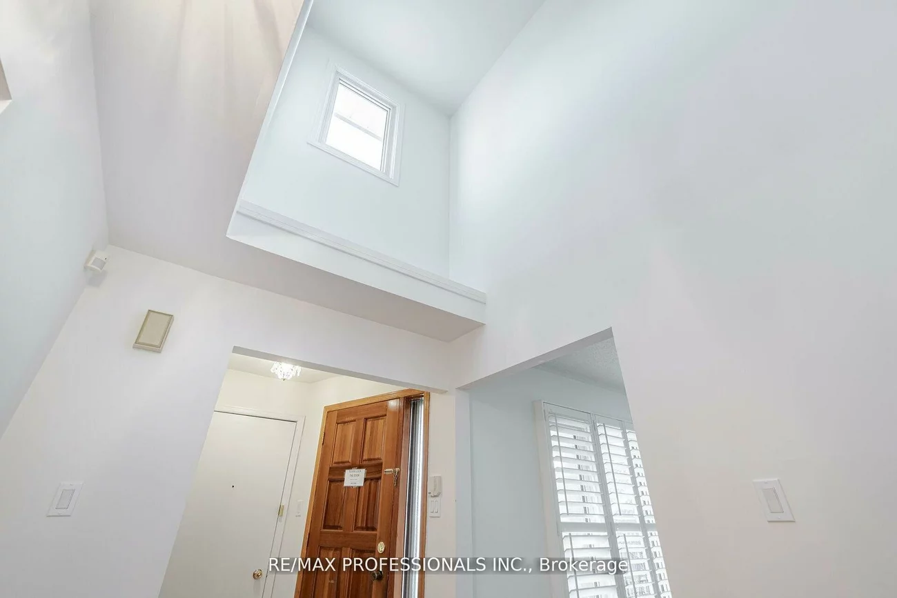 141, Kingsbridge Garden, Hurontario, Mississauga