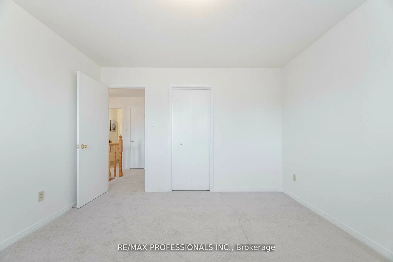 141, Kingsbridge Garden, Hurontario, Mississauga