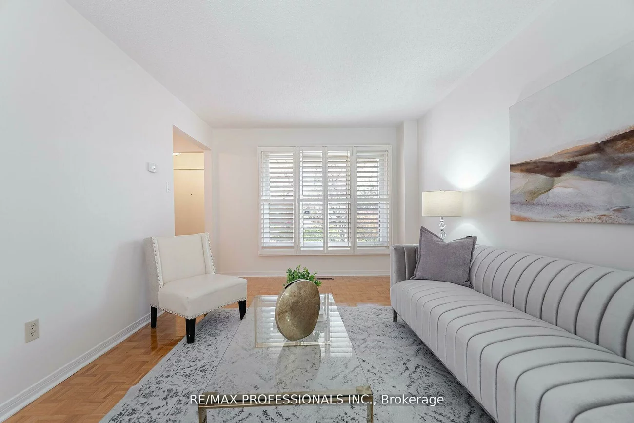 141, Kingsbridge Garden, Hurontario, Mississauga