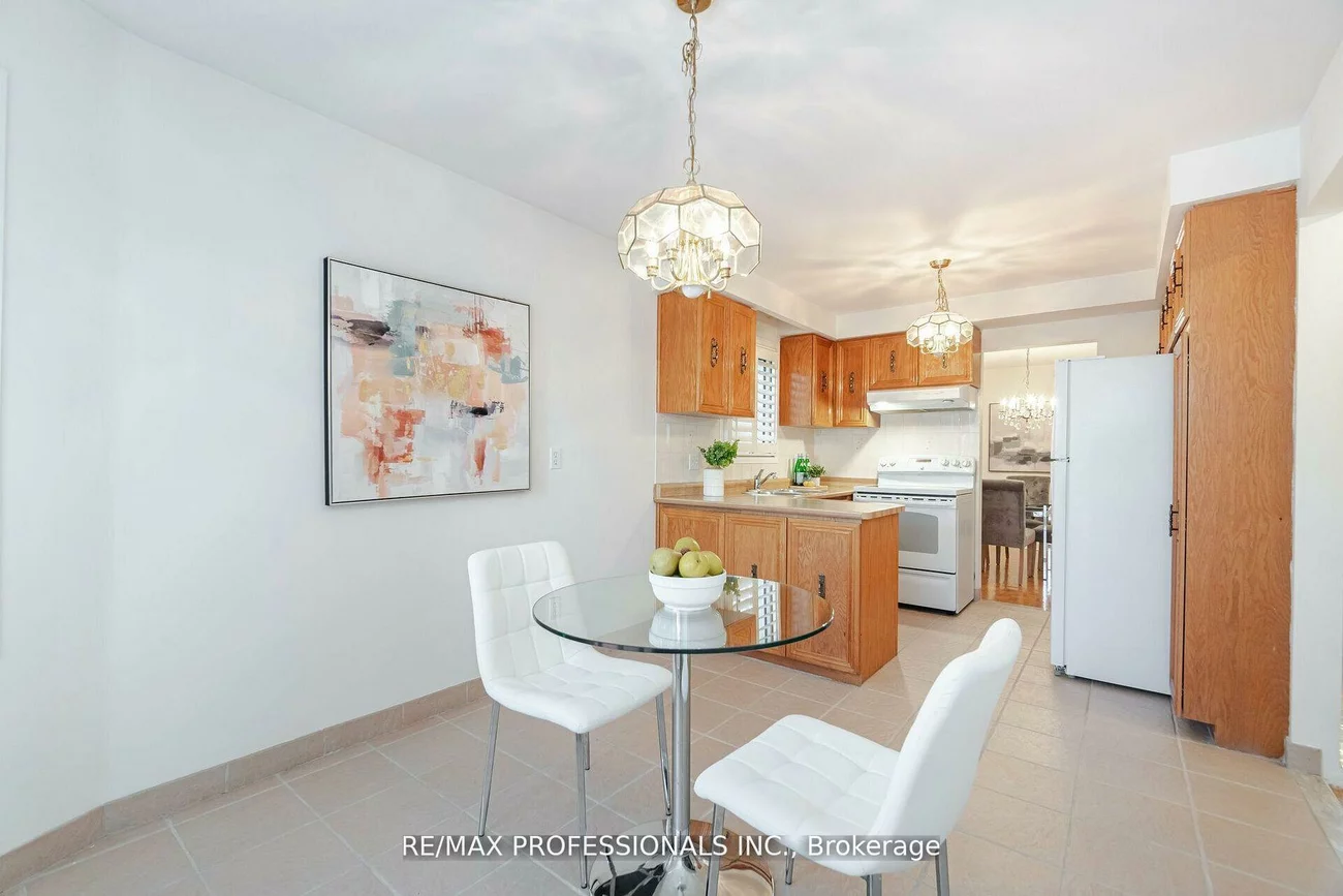 141, Kingsbridge Garden, Hurontario, Mississauga