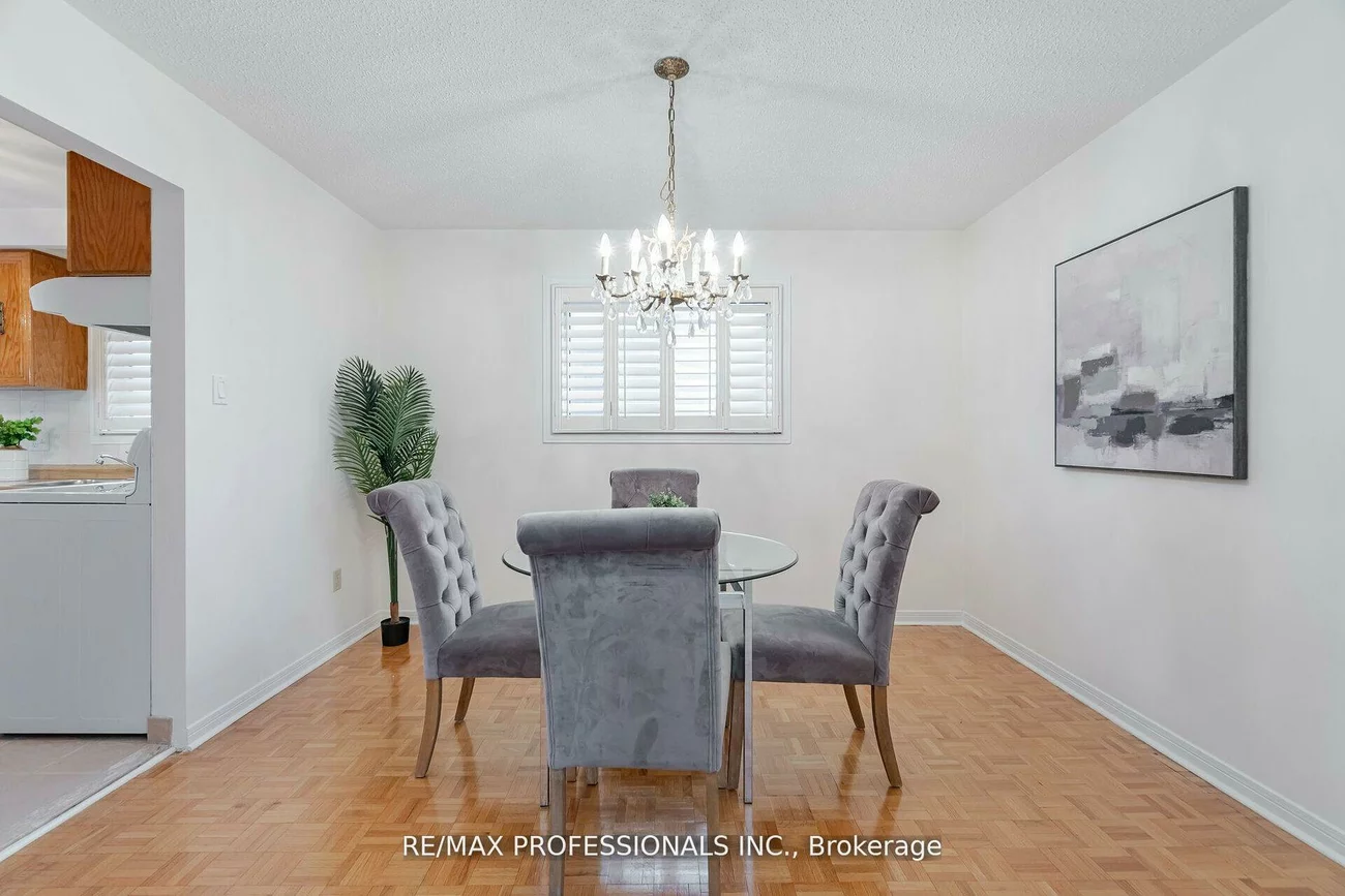 141, Kingsbridge Garden, Hurontario, Mississauga