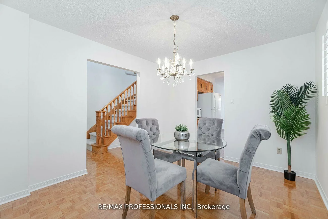 141, Kingsbridge Garden, Hurontario, Mississauga