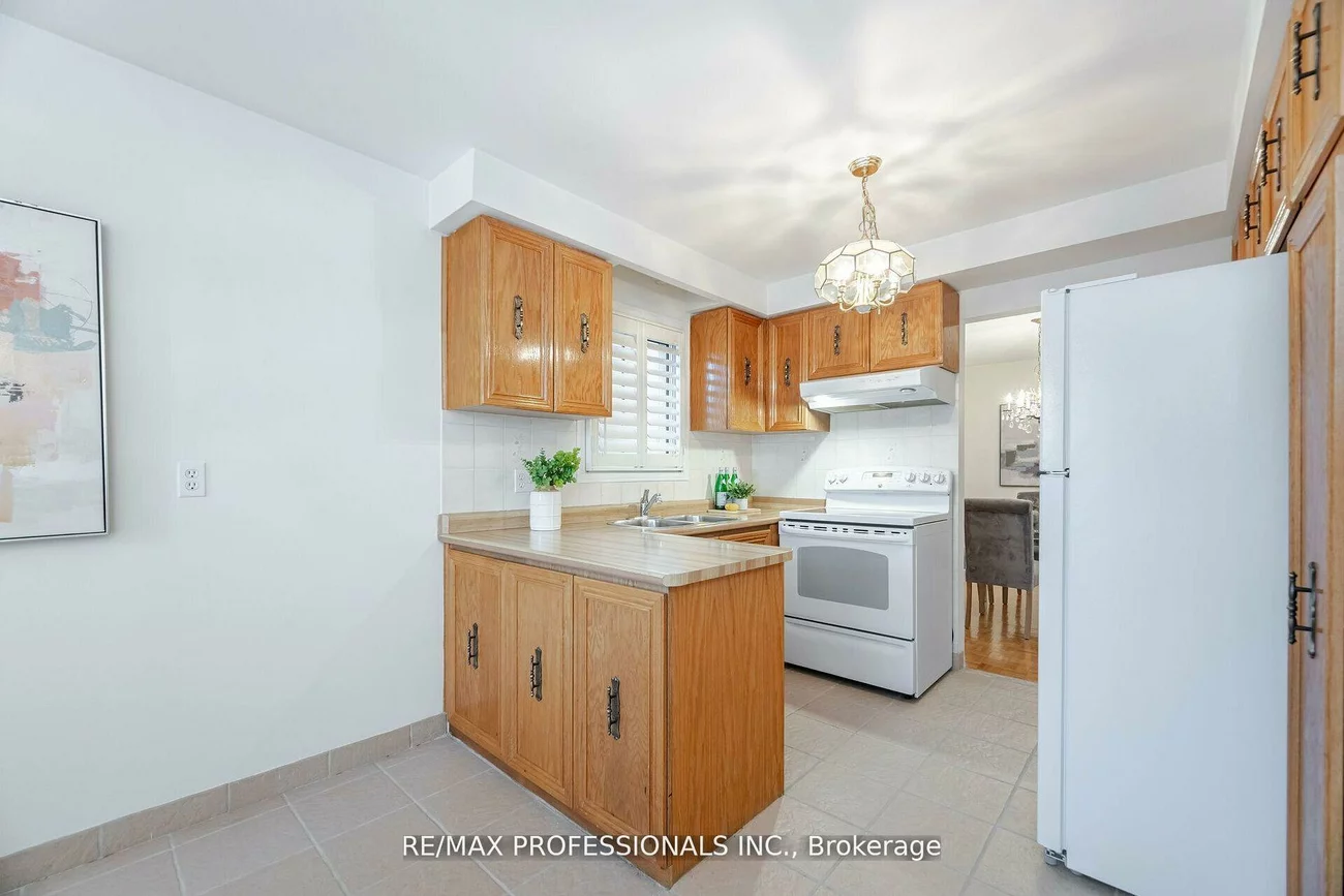 141, Kingsbridge Garden, Hurontario, Mississauga