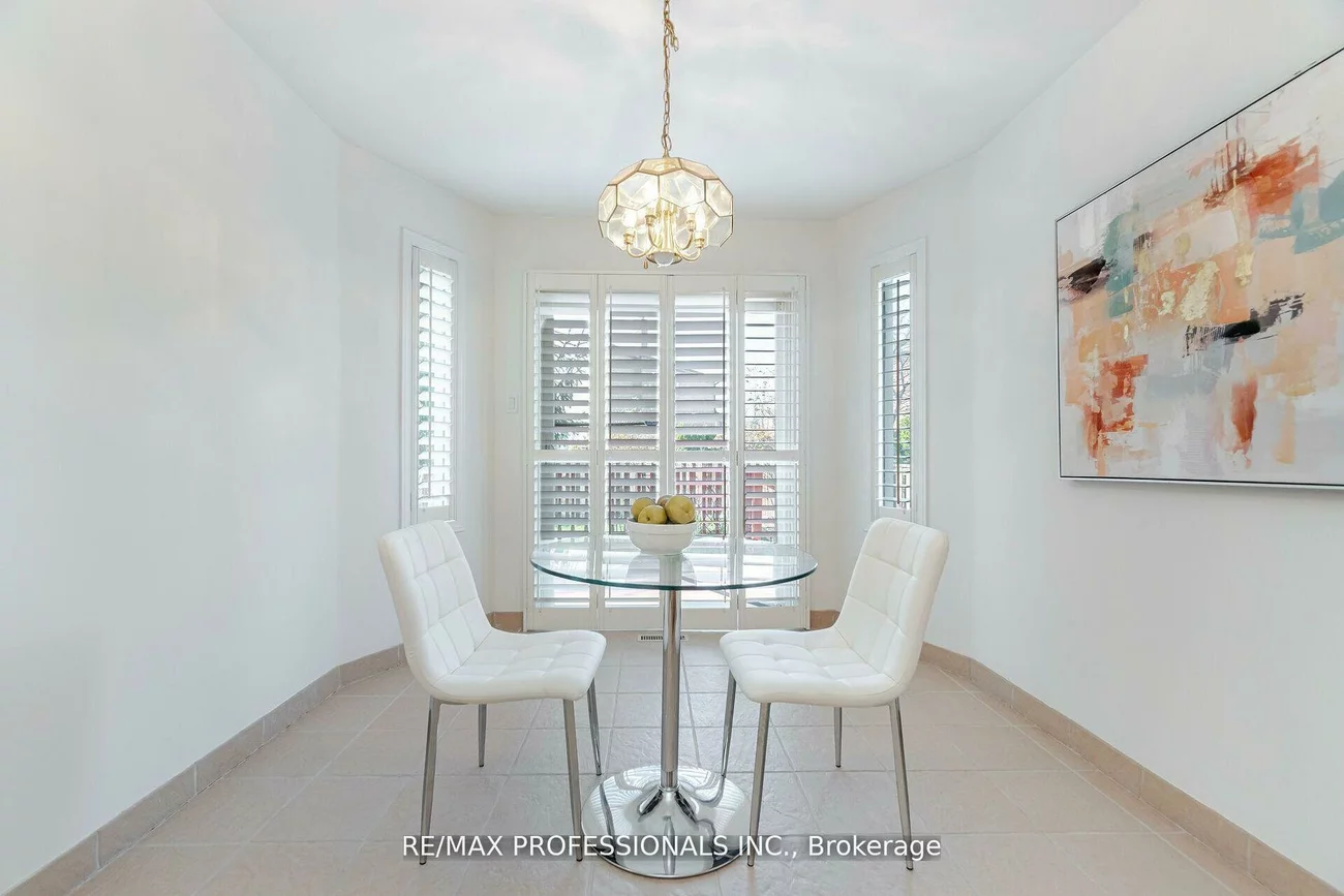141, Kingsbridge Garden, Hurontario, Mississauga
