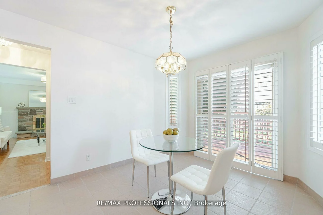 141, Kingsbridge Garden, Hurontario, Mississauga
