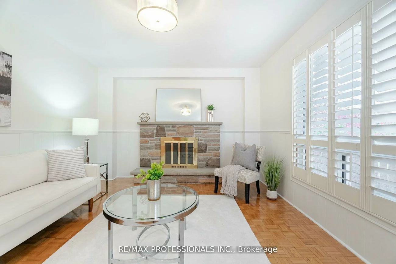 141, Kingsbridge Garden, Hurontario, Mississauga
