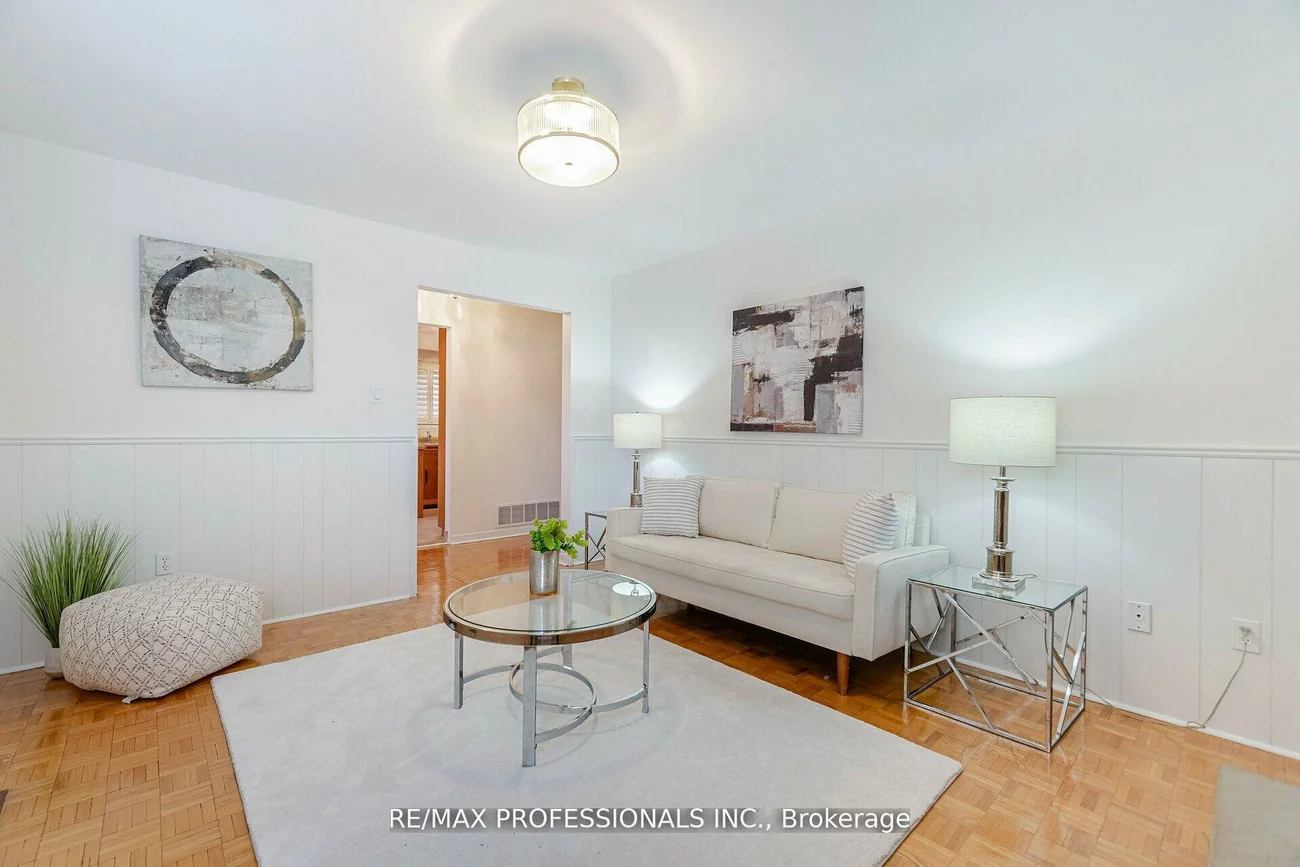 141, Kingsbridge Garden, Hurontario, Mississauga