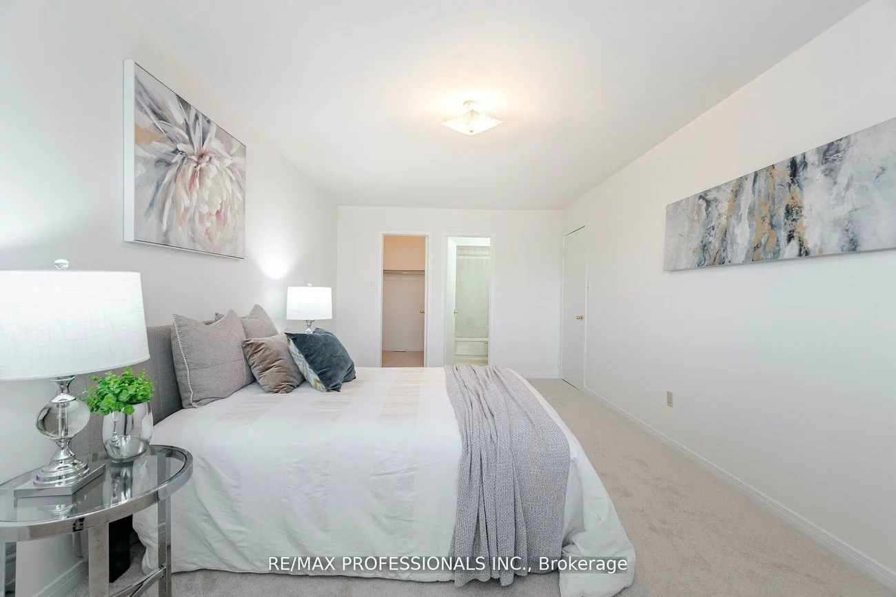 141, Kingsbridge Garden, Hurontario, Mississauga