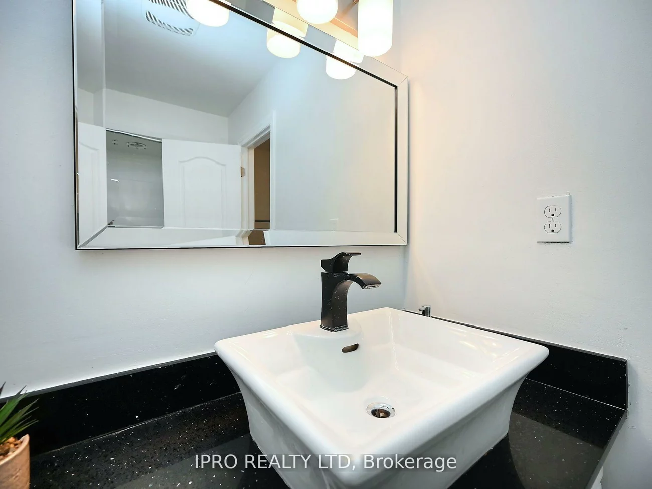7646, Priory, Malton, Mississauga