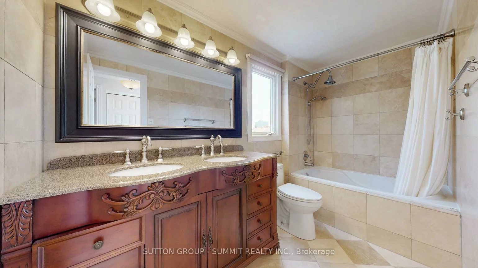 4211, Stonemason, Erin Mills, Mississauga