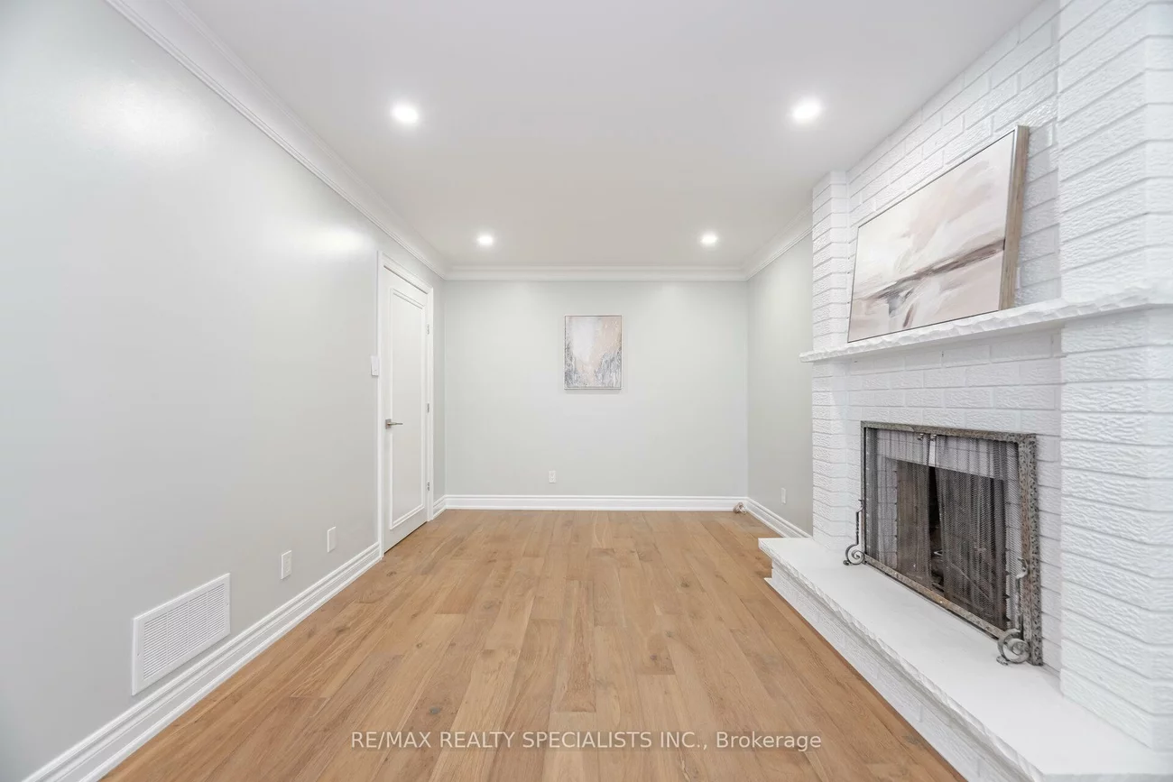 5274, Huntingfield, Hurontario, Mississauga