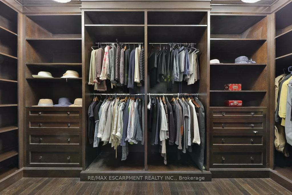79, Pinewood, Mineola, Mississauga