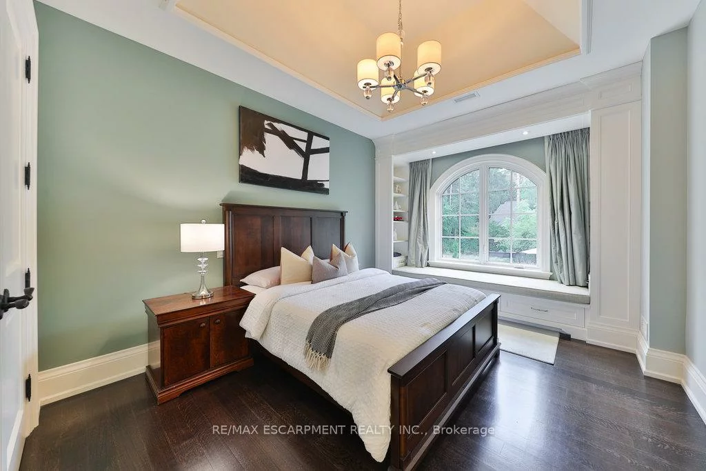 79, Pinewood, Mineola, Mississauga