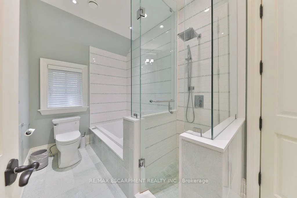 79, Pinewood, Mineola, Mississauga