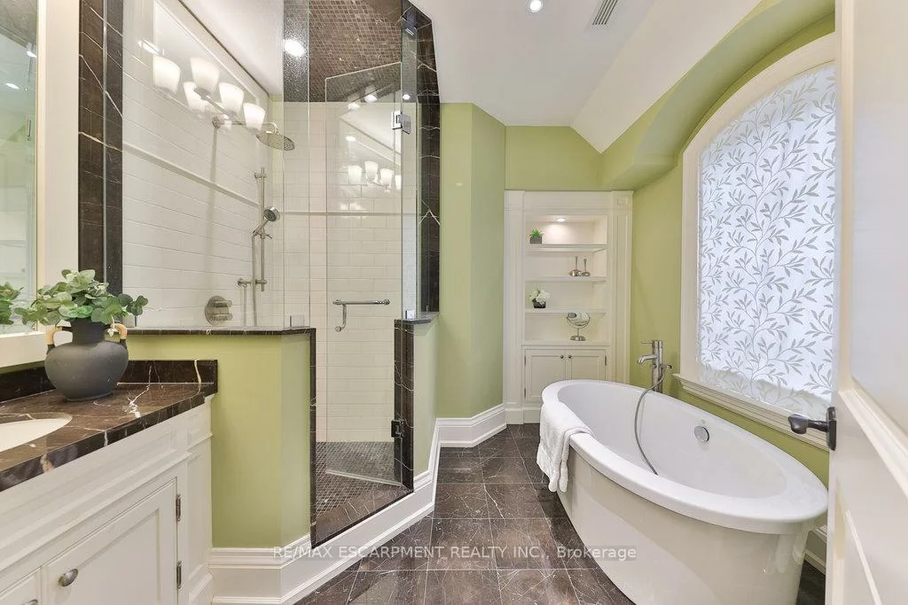 79, Pinewood, Mineola, Mississauga