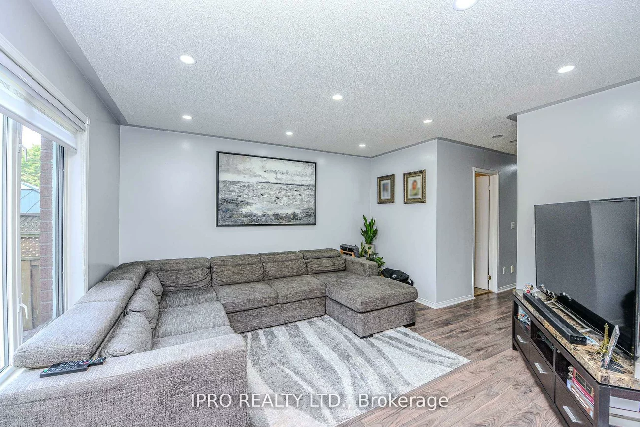5847, Sidmouth, East Credit, Mississauga