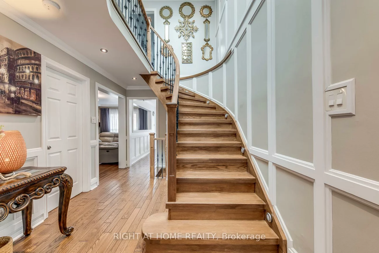 3349, Grand Park, Fairview, Mississauga