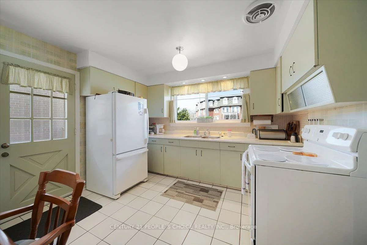 2374, Truscott, Clarkson, Mississauga
