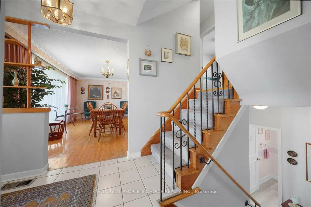 2374, Truscott, Clarkson, Mississauga