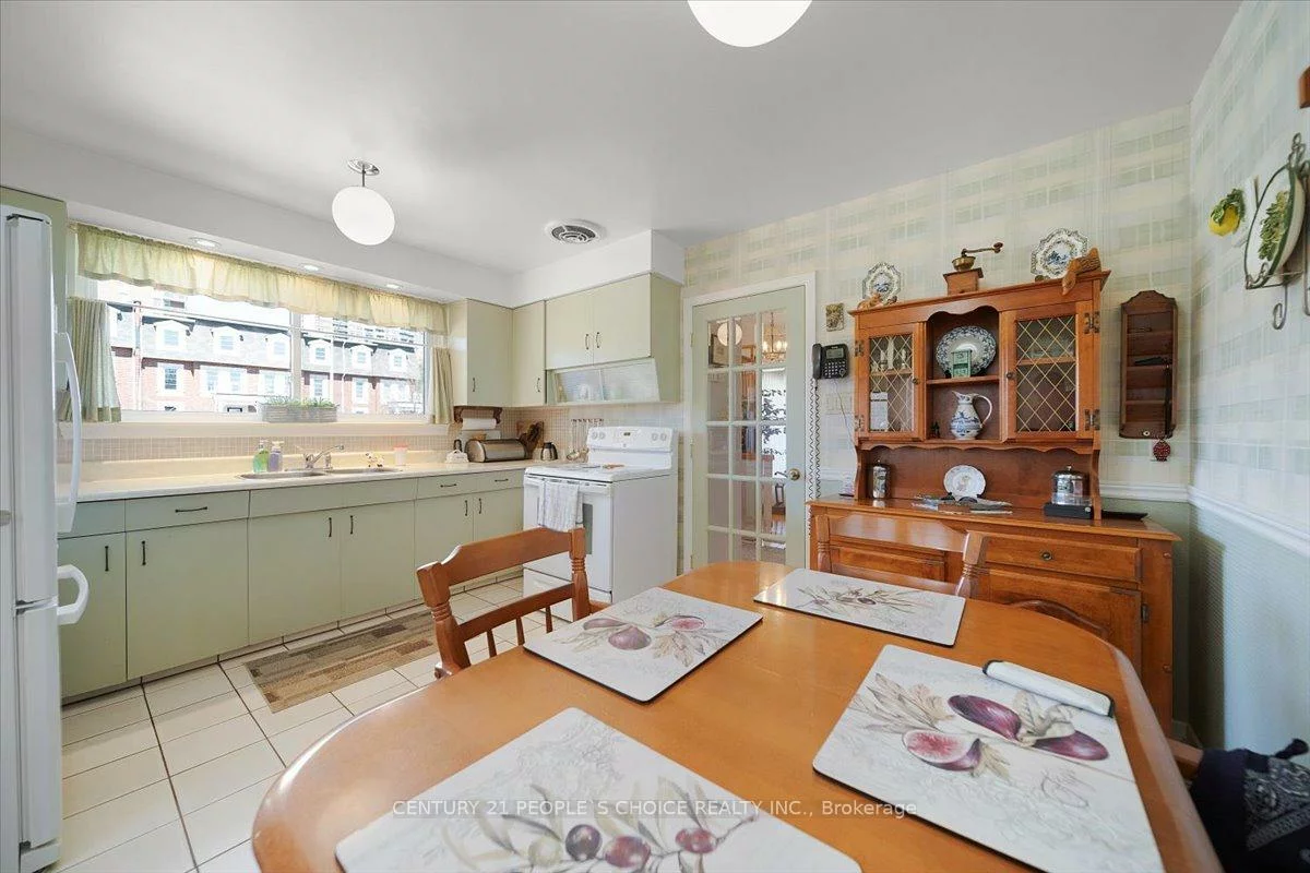2374, Truscott, Clarkson, Mississauga