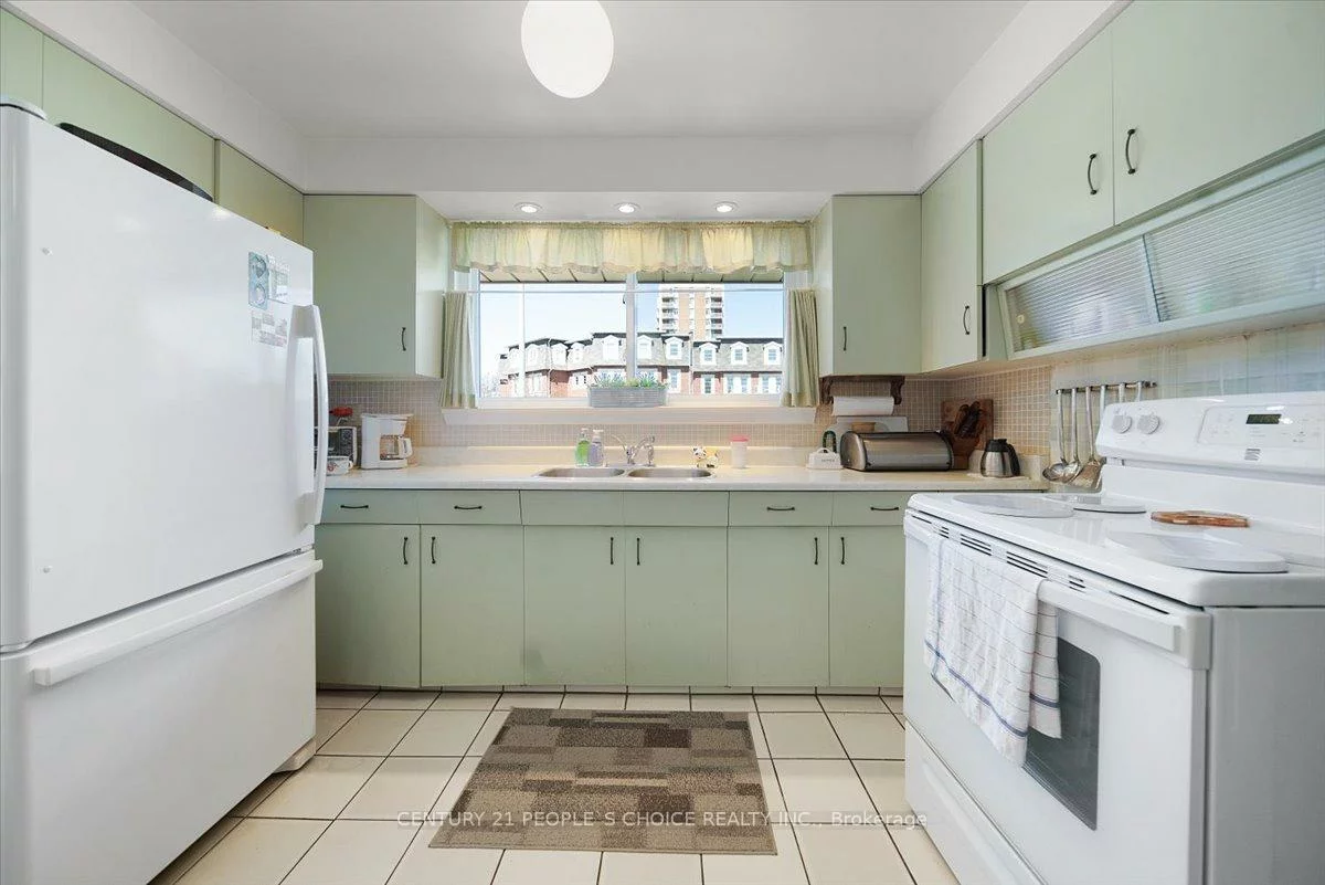 2374, Truscott, Clarkson, Mississauga