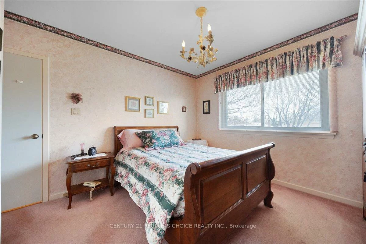 2374, Truscott, Clarkson, Mississauga