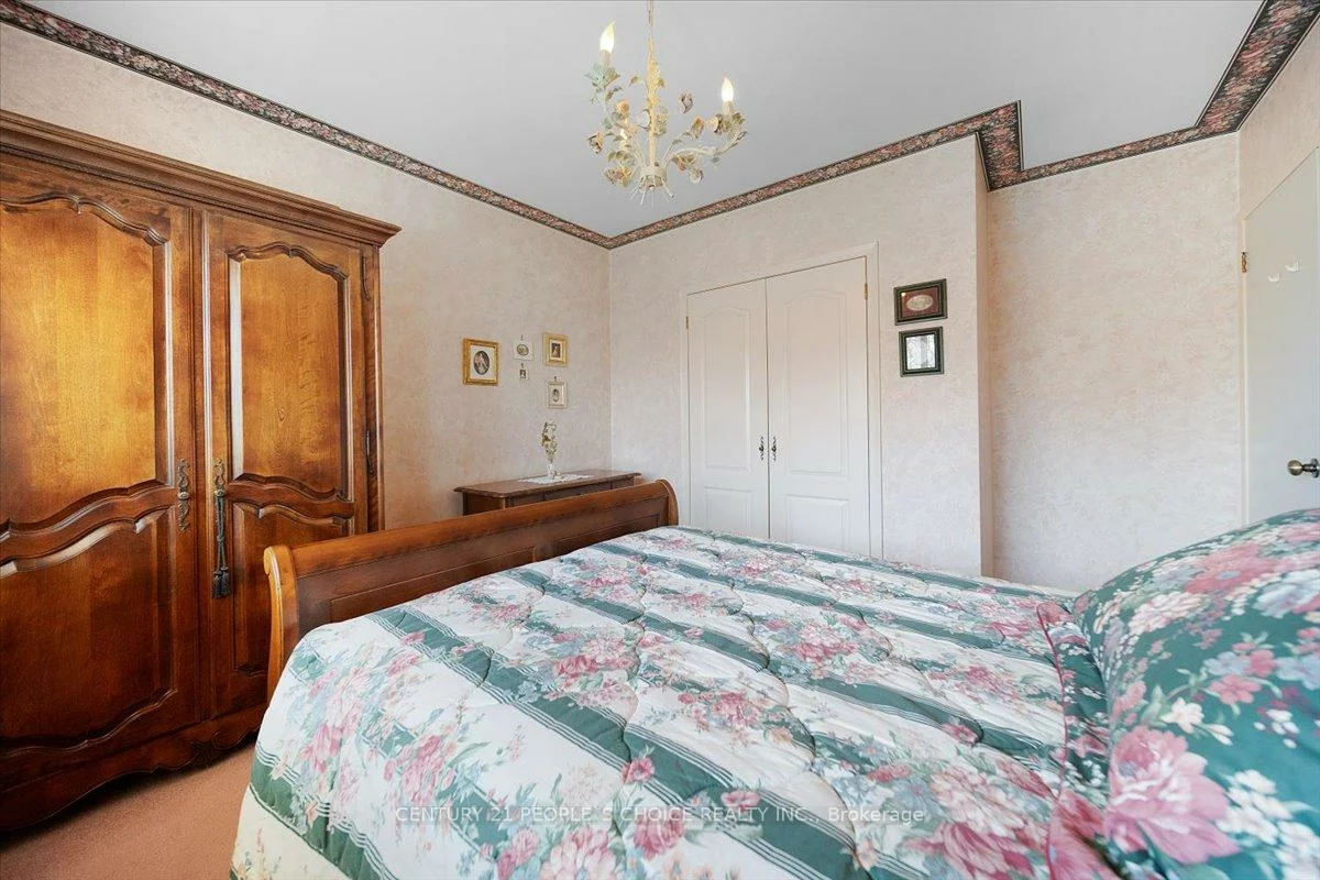 2374, Truscott, Clarkson, Mississauga