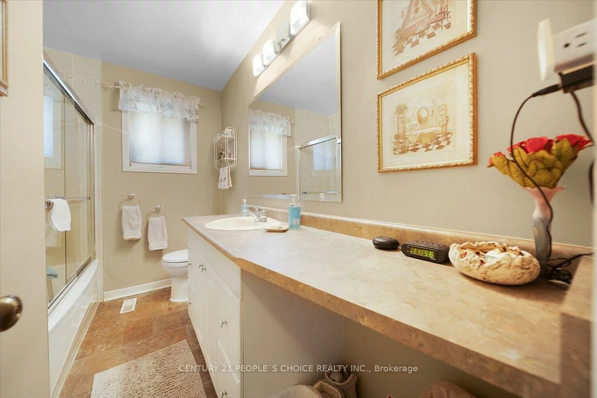2374, Truscott, Clarkson, Mississauga