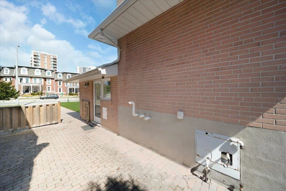 2374, Truscott, Clarkson, Mississauga
