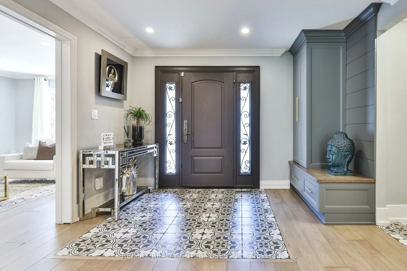 807, Indian, Lorne Park, Mississauga