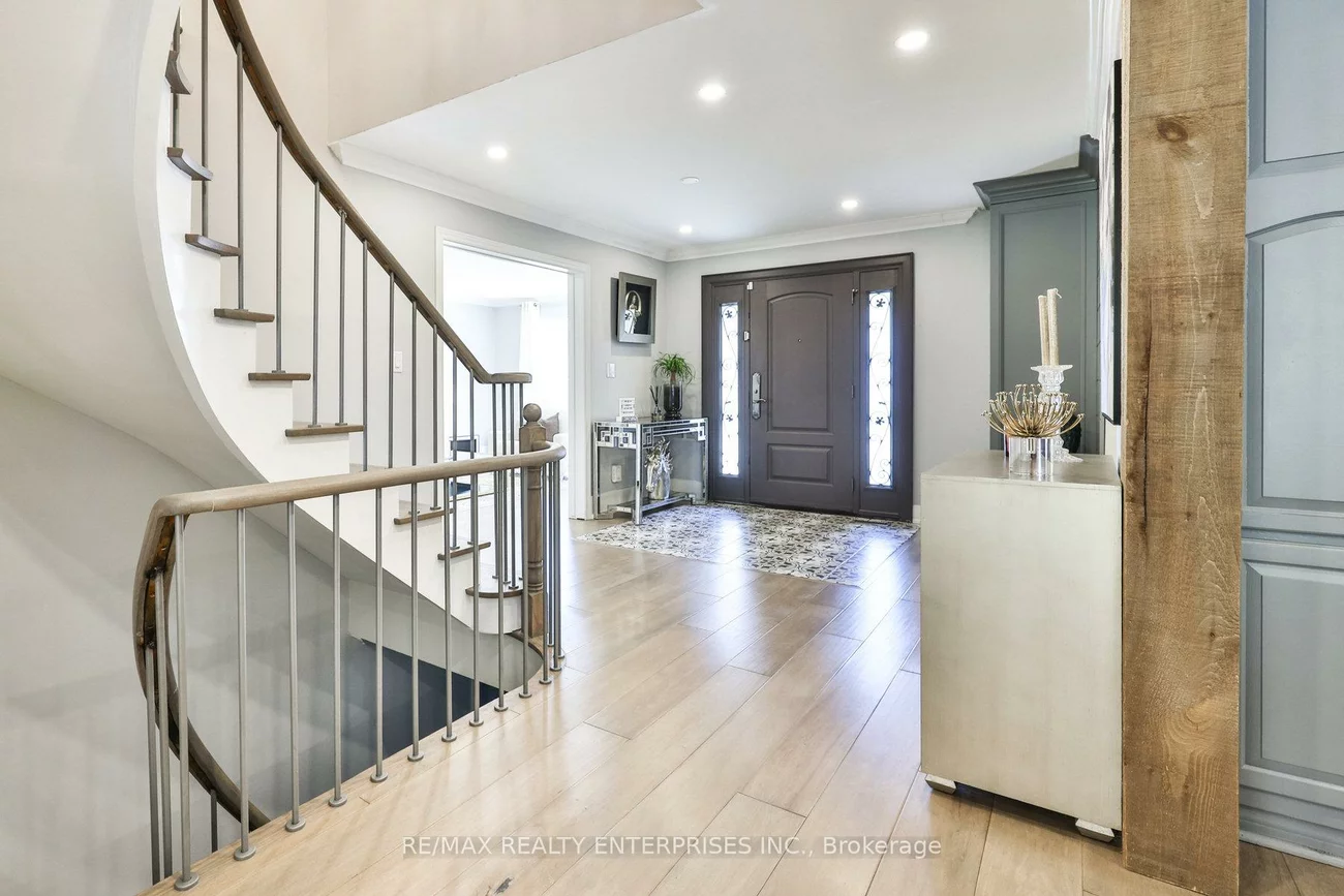 807, Indian, Lorne Park, Mississauga