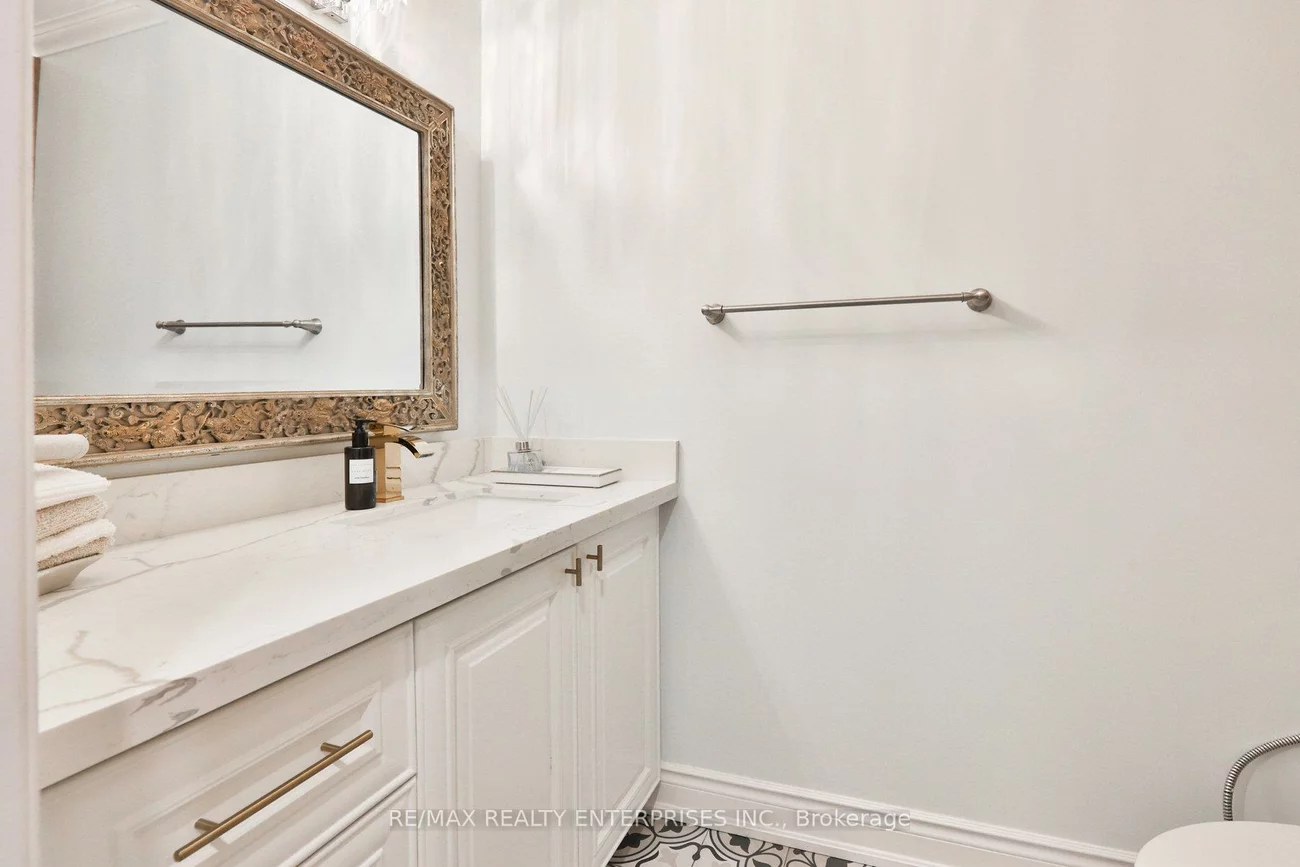 807, Indian, Lorne Park, Mississauga