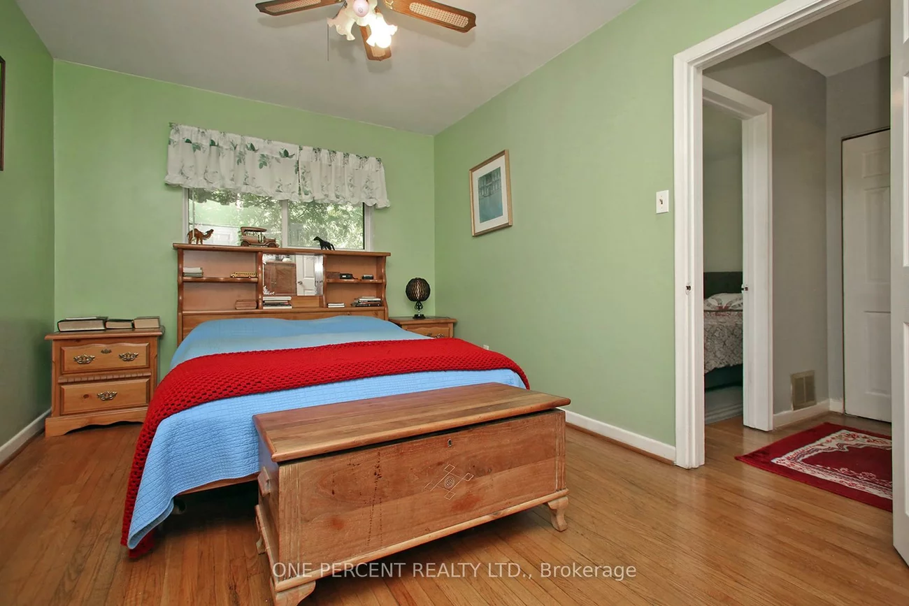 1543, Sandgate, Clarkson, Mississauga