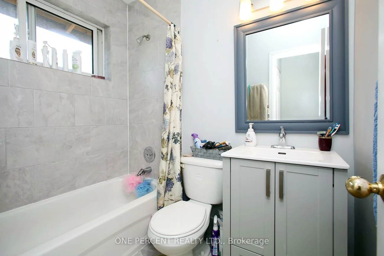 1543, Sandgate, Clarkson, Mississauga