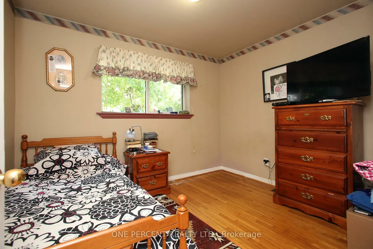 1543, Sandgate, Clarkson, Mississauga