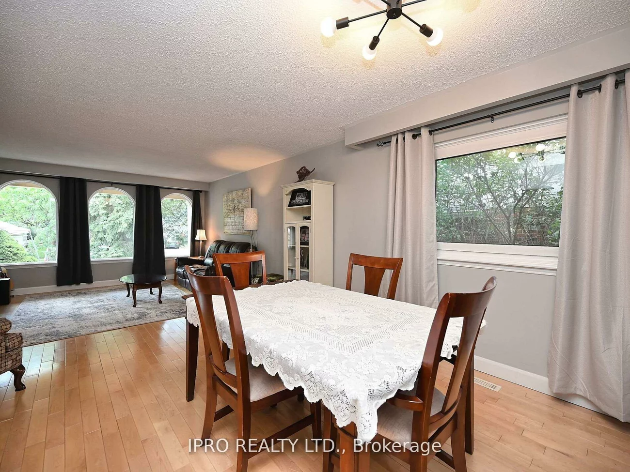 986, Vanier, Lorne Park, Mississauga