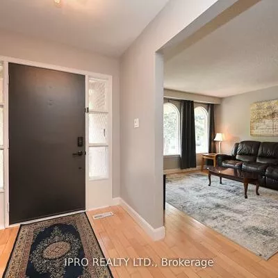 986, Vanier, Lorne Park, Mississauga