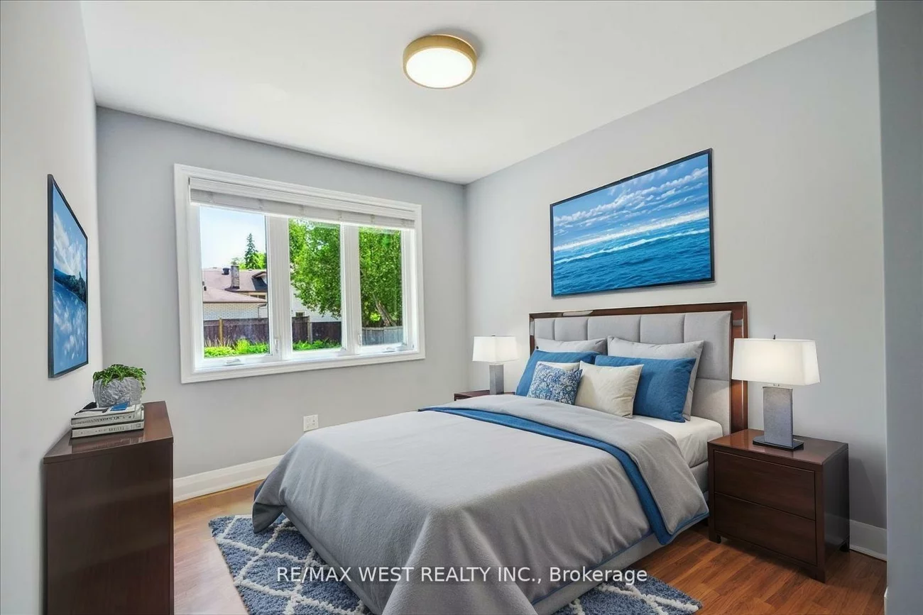468, Lynd, Mineola, Mississauga