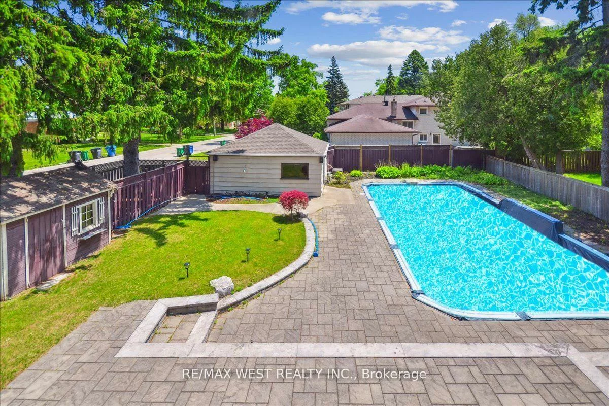 468, Lynd, Mineola, Mississauga