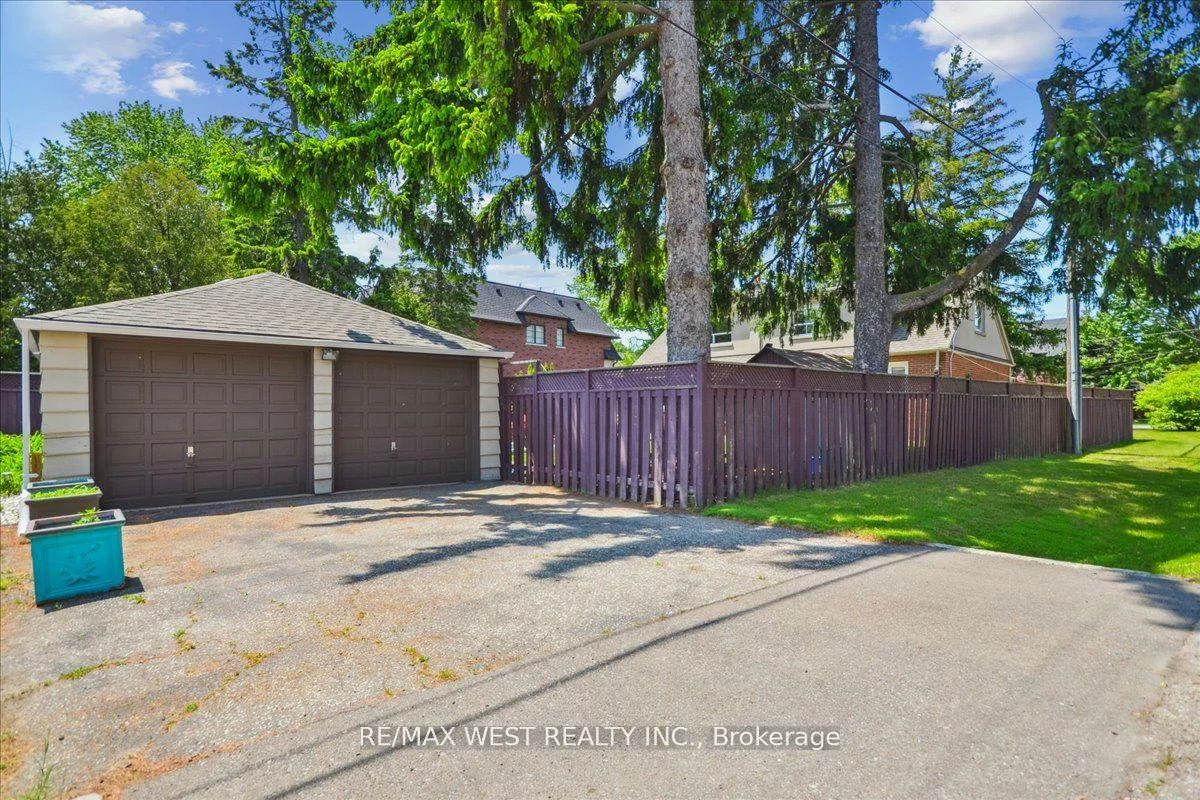 468, Lynd, Mineola, Mississauga