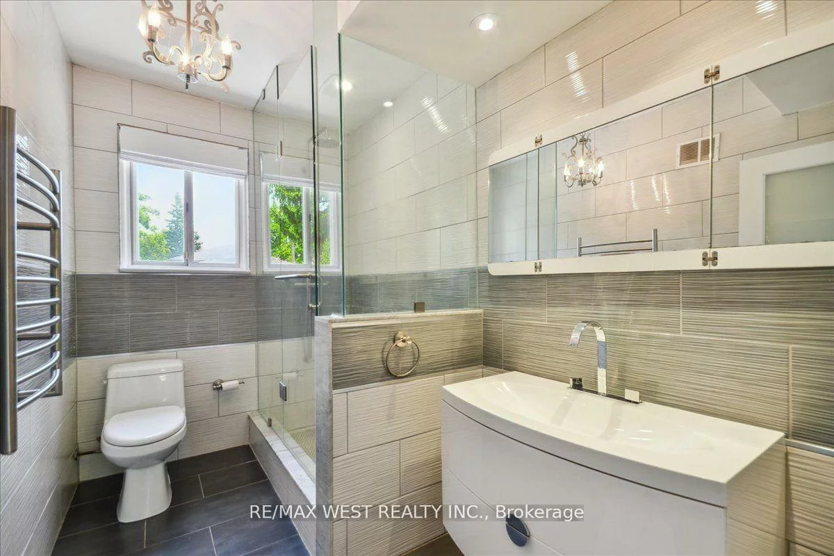 468, Lynd, Mineola, Mississauga