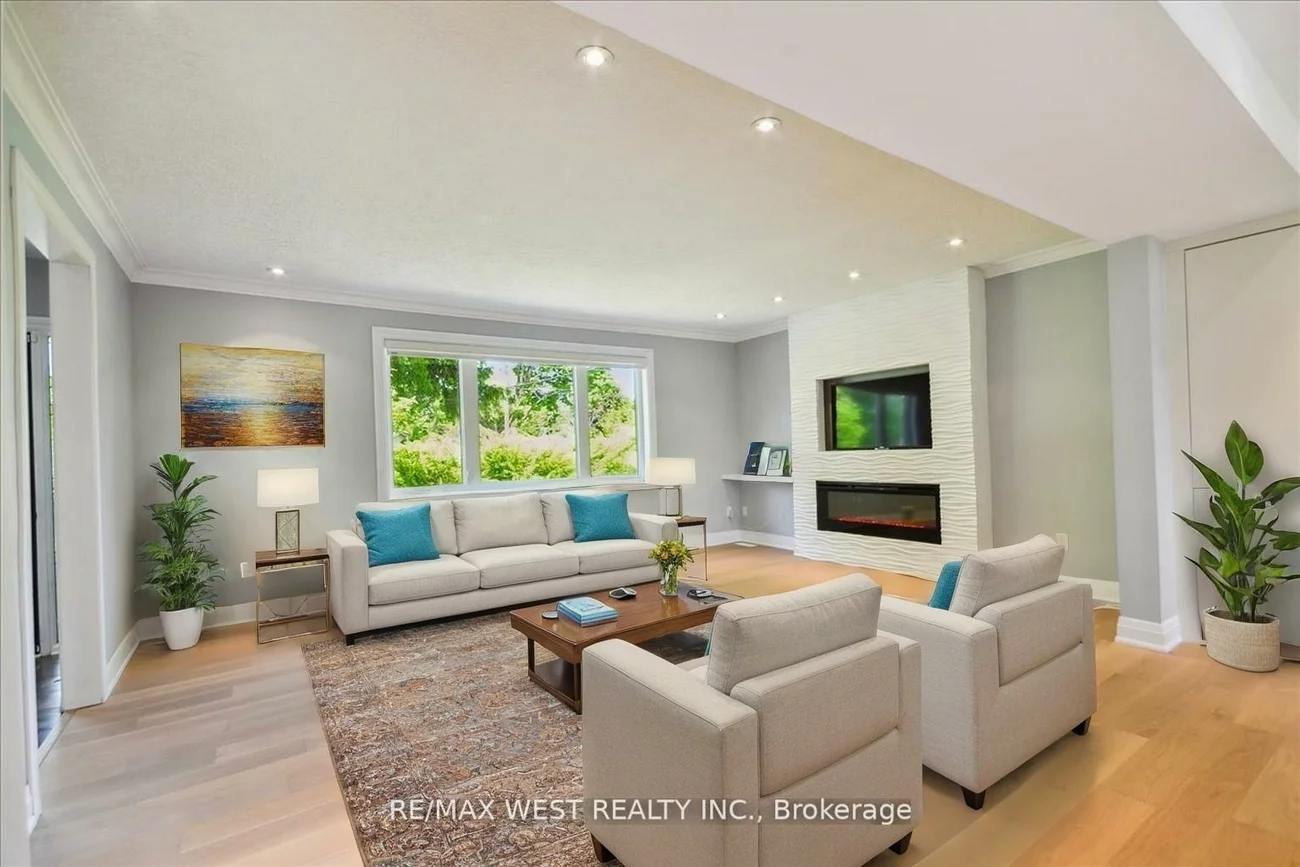 468, Lynd, Mineola, Mississauga