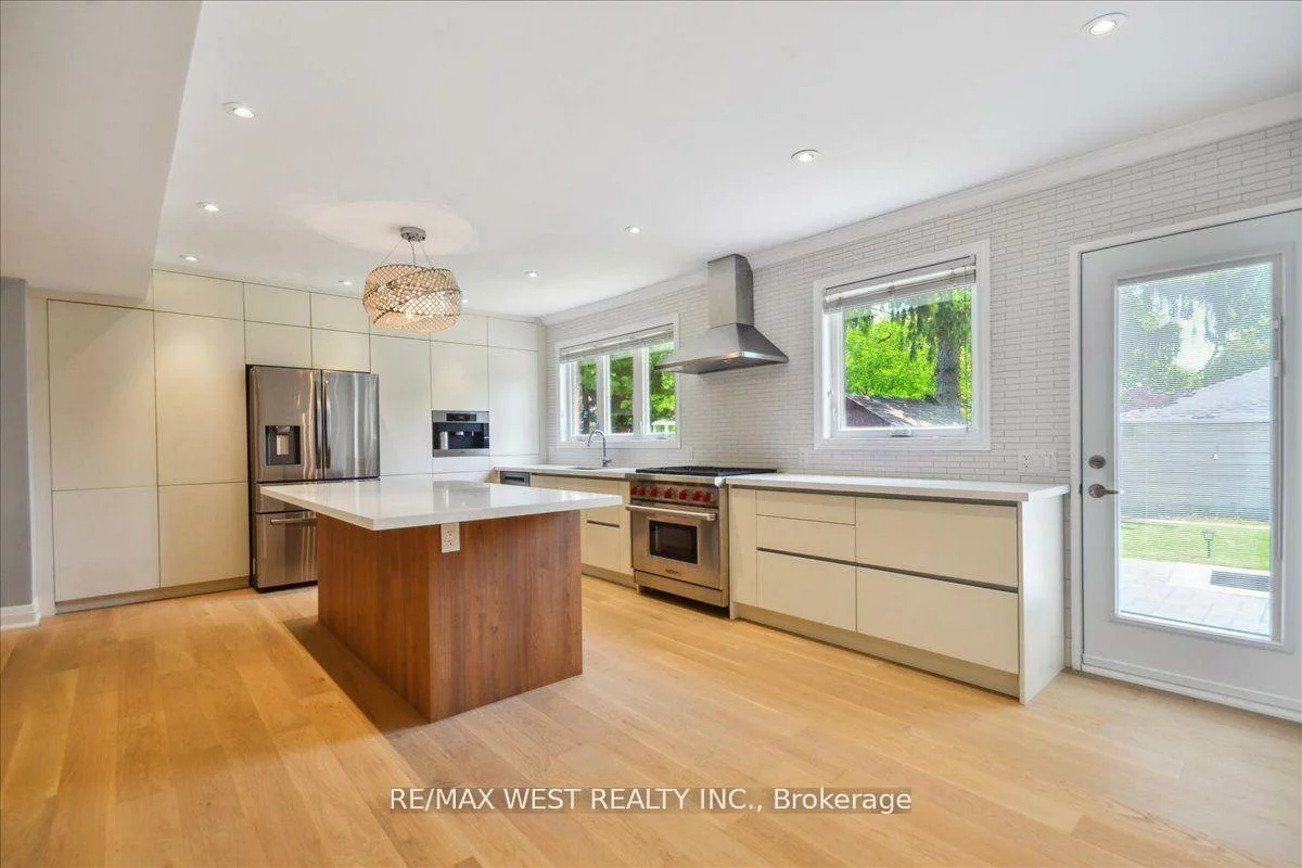 468, Lynd, Mineola, Mississauga