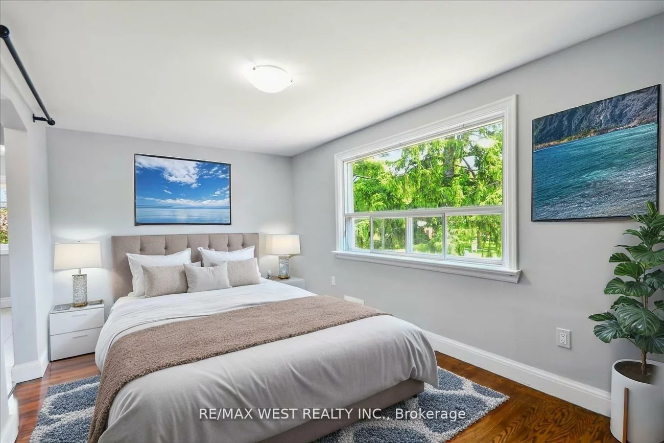 468, Lynd, Mineola, Mississauga