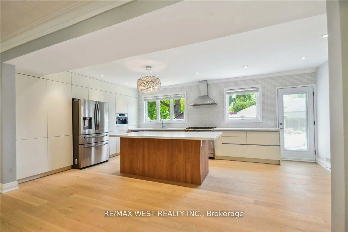 468, Lynd, Mineola, Mississauga