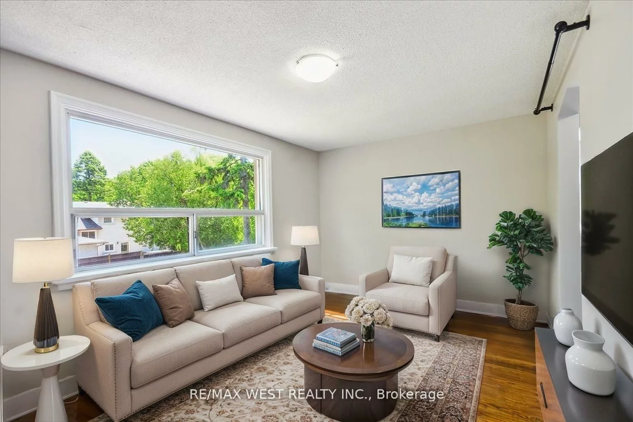 468, Lynd, Mineola, Mississauga