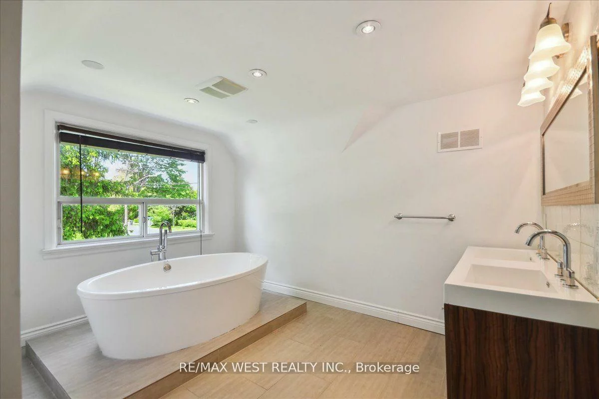 468, Lynd, Mineola, Mississauga